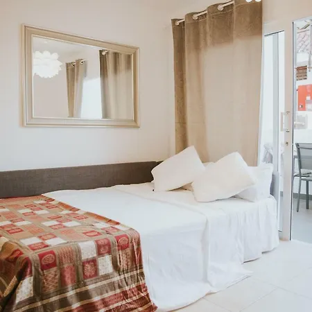 Nina Playa de las Americas (Tenerife)